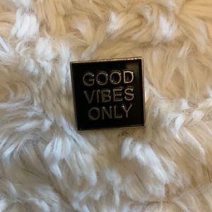 Good vibes only pin